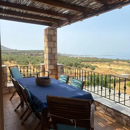 “villa Othon-leni” Villa *